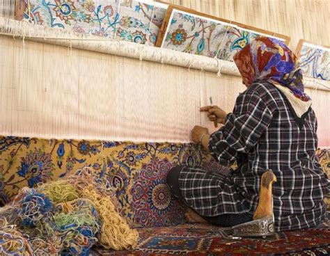  Footprints: A Journey Through Iran -  A Tapestry Woven From Dust and Dreams